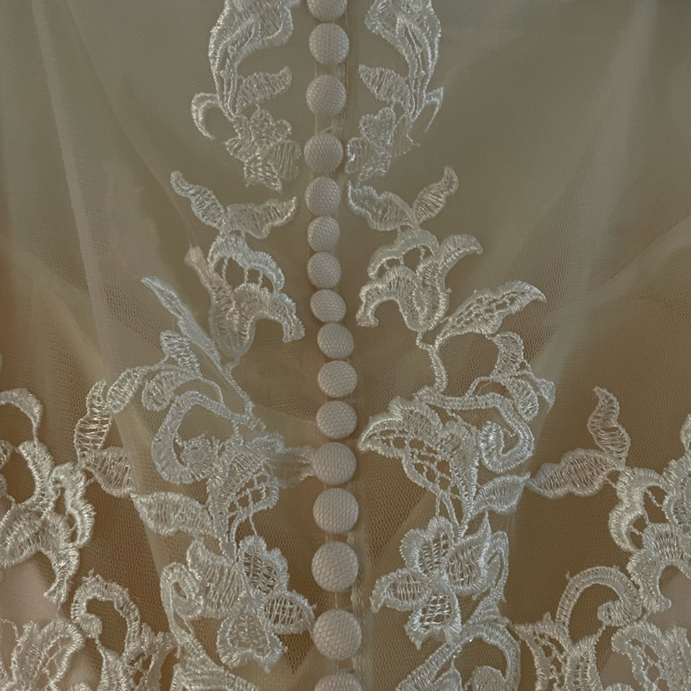 Beautiful Wedding Dress (SZ18-22 *Altered)